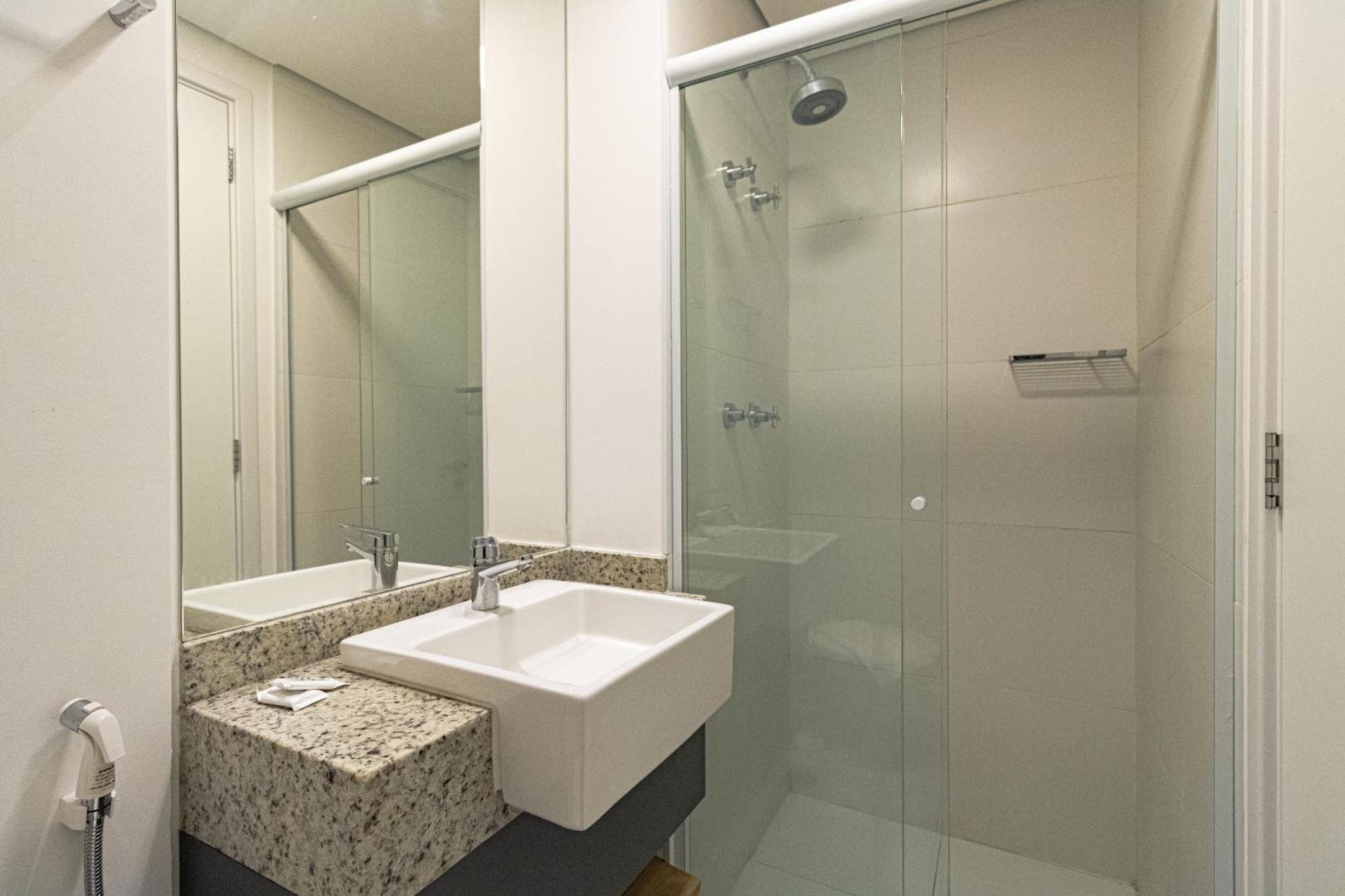 360 Brooklin Apartment