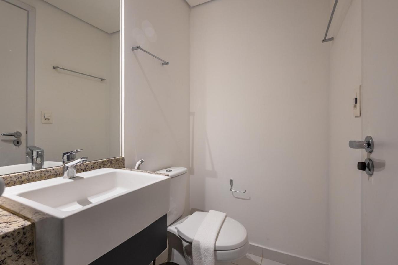 360 Brooklin Apartment *
